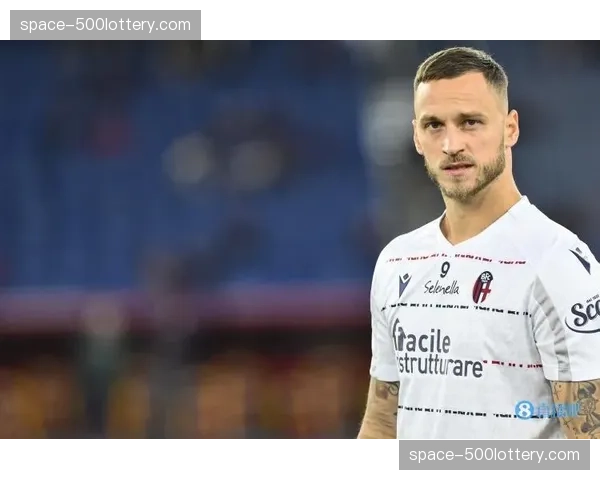 “博洛尼亚主帅蒂亚戈·莫塔出席赛前发布会，回应与尤文图斯帅位传闻”