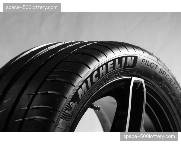 轮胎管理成胜负手:解读日本大奖赛前四名车手的策略执行 轮胎管理成胜负手:解读日本大奖赛前四名车手的策略执行